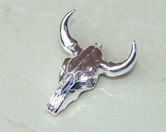 Pendentif crâne de vache Longhorn plaqué argent - Pendentif crâne - Pendentif crâne de buffle - Corne de vache - Breloque plaquée argent - 45 mm x 45 mm