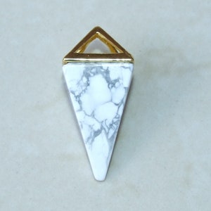 Howlite Pendant - Pyramid Pendant - Triangle Pendant - Howlite Point - Gemstone Pendant - BOHO - Healing - Gift - Gold Plated - 15mm x 34mm