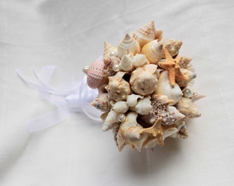 Sea shell Bouquet, Bridal Bouquet Sea, Bridesmaid Bouquet, Beach Wedding, Nautical Wedding, Coastal Wedding, Clamshells Bouquet, Starfish