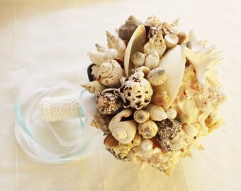 Sea shell Bouquet, Bridal Bouquet Sea, Bridesmaid Bouquet, Beach Wedding, Nautical Wedding, Coastal Wedding, Clamshells Bouquet, Starfish