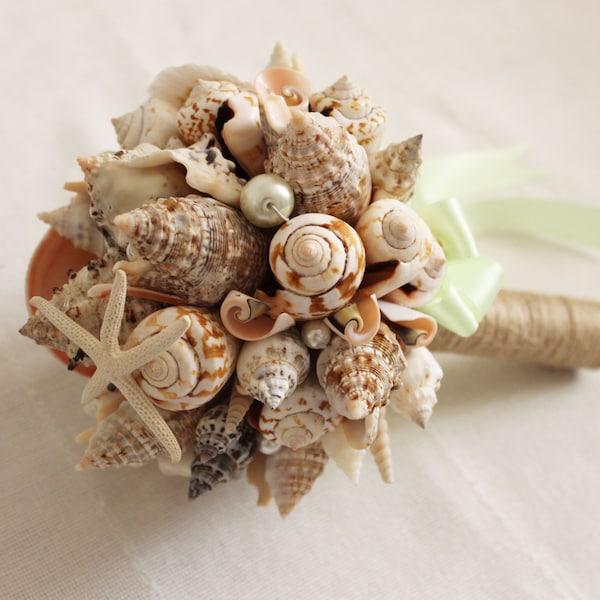 Sea shell Bouquet, Bridal Bouquet Sea, Bridesmaid Bouquet, Beach Wedding, Nautical Wedding, Coastal Wedding, Clamshells Bouquet, Starfish