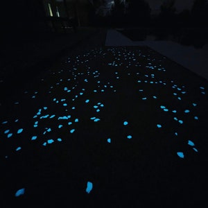 PolyGlow™ - Glow In The Dark Stones 30 grams Sky Blue