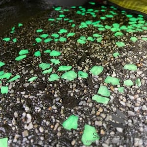 PolyGlow™ - Glow In The Dark Stones 30 grams Neo Green