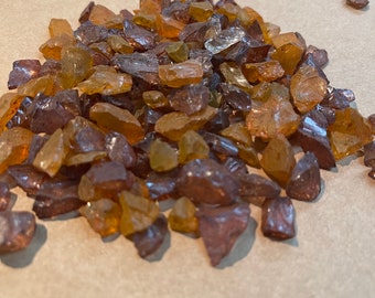 Amber mix Crushed Glass pieces 500 grams - Schneppa Glass™