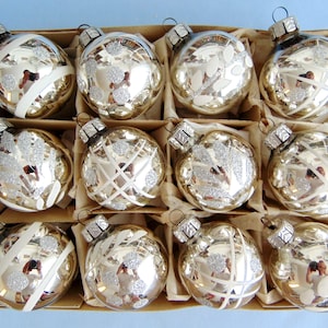12 Vintage German Lauscha Glass Christmas Tree Ornaments Baubles Decorated With Glitter