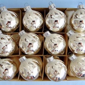 12 Vintage German Lauscha Glass Christmas Tree Ornaments Baubles Decorated With Mica