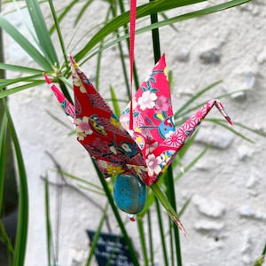 Origami porte-bonheur grue rouge, message personnalisé, voeux amitié, oiseau naissance, papier japonais fleuri, petit cadeau zen Noël