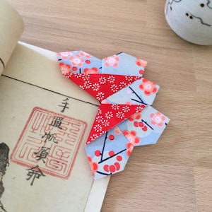 Farfalla origami rossa e grigia, segnalibro di carta giapponese, utile piccola idea regalo, amante dei libri, biblioteca di lettura