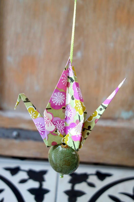 Porte Bonheur Oiseau Messager Grue Origami Papier Japonais Et Céramique Vert Et Rose Cadeau Naissance Anniversaire Fête Des Mères