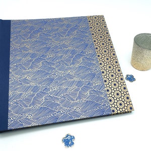 Album fotografico matrimonio in carta giapponese, washi onda blu indaco e oro, tema marino, libro degli ospiti per feste e cerimonie, spirito Zen Giappone