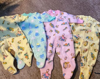 NOS 1980s Vtg Set Of 4 Yellow / Pink Fleece Winter Warm Footed Pajamas Animals - one piece footie pajamas