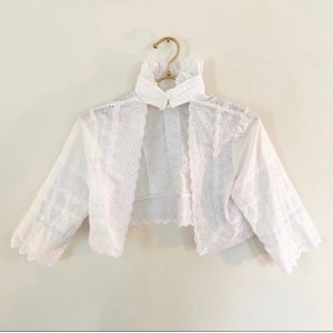 Vintage Handmade White Cotton Eyelet Lace Capelet