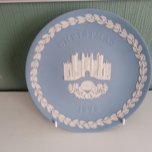 Wedgwood Jasperware Christmas Plate 1976