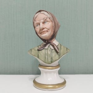 Vintage Small Capodimonte Sandro Maggioni Bust Of Old Woman with C.O.A