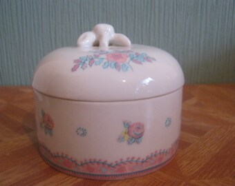 Trinket Pot made in Japan Exclusively for Elizabeth Arden