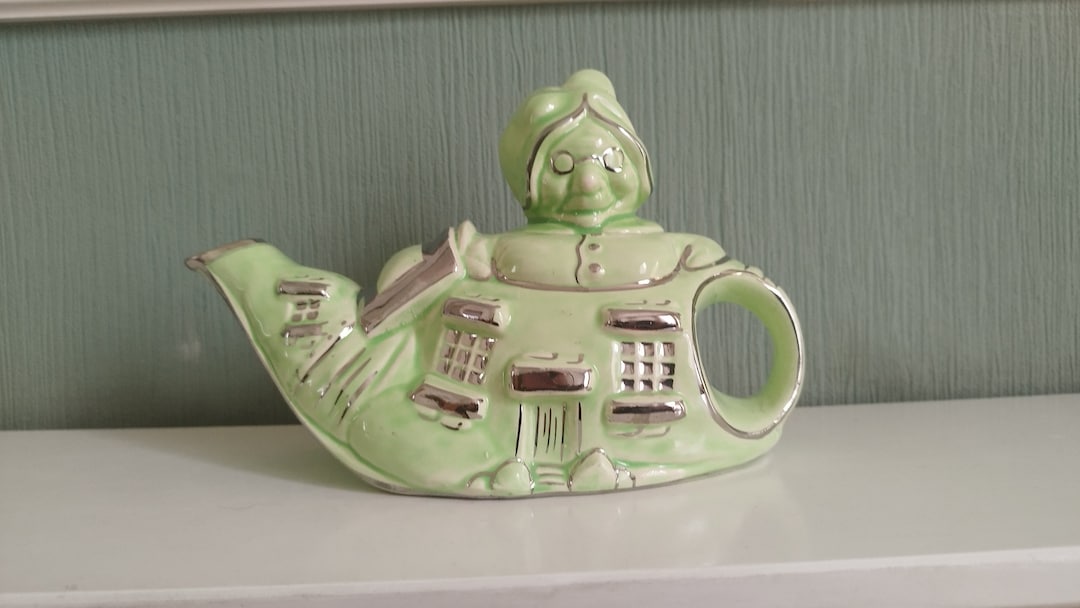 Teapot, 1930's Old Woman in the Shoe, Yellow With Gold, Lingard, Made in England