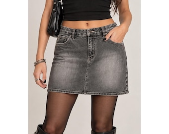 Y2K 90s Grunge Goth Nautica Black Wash Denim Skirt Size 12 Stretch Jean