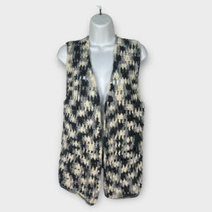 handmade 70s crochet knit gray and white sweater vest boho cottagecore Medium