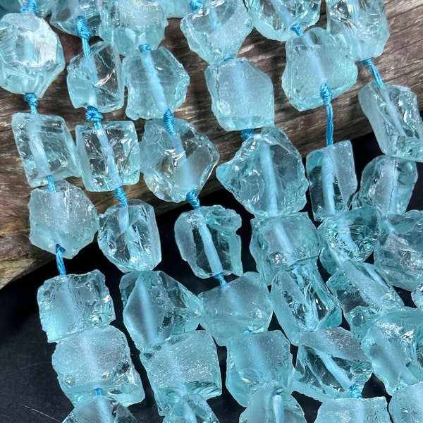 NATURAL Raw Aquamarine Rock Bead, 26x17mm to 31x28mm Nugget Rock Shape Beads. Gorgeous Aquamarine Sea Blue Color Loose Bead 15.5" Strand