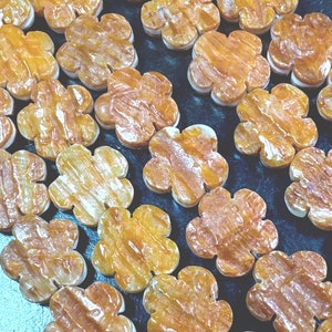 Contas de concha de ostra espinhosa natural AAA. Formato de flor exclusivo. Linda cor laranja amarela natural. Excelente qualidade