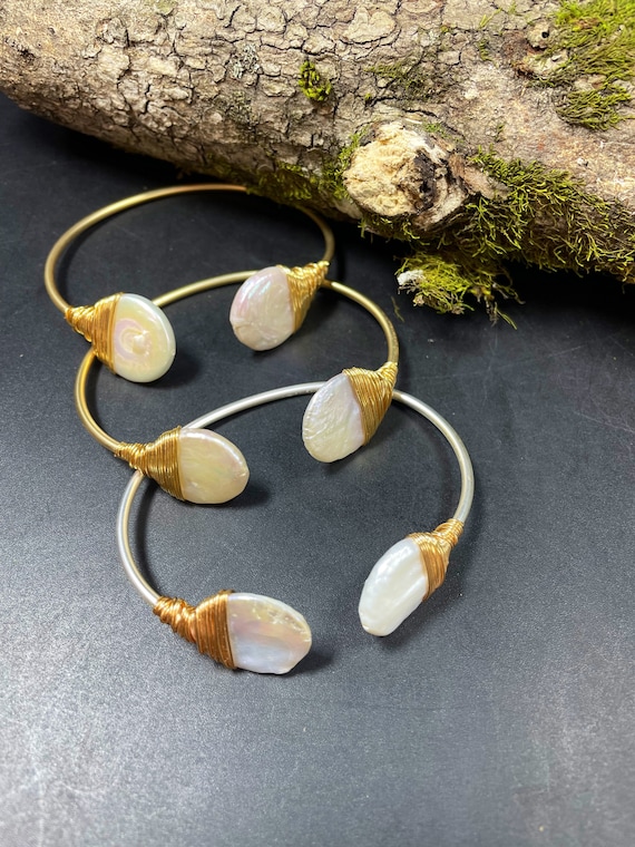 Beautiful handmade natural fresh water pearl bracelets. 16mm coin shape pearl . Gorgeous Adjustable fresh water pearl bracelets