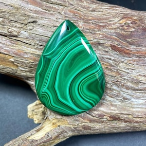AAA natural malachite gemstone pendant. 30x40mm teardrop Shape. Gorgeous handmade natural green malachite pendant .Super nice quality