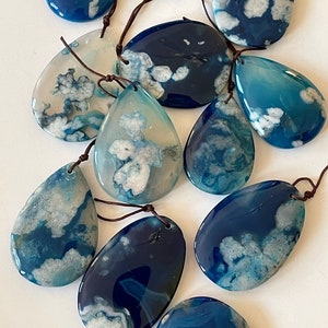 Natural blossom flowers agate pendant. 30x40mm teardrop Shape . Gorgeous blue color with white cherry blossom flowers. Great quality