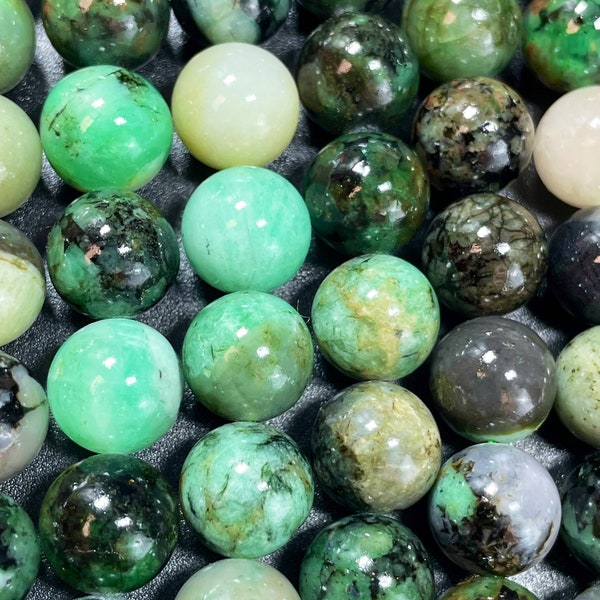 100% natural emerald gemstone bead. 6mm 8mm 10mm round bead. Gorgeous natural green color . High quality emerald gemstone bead