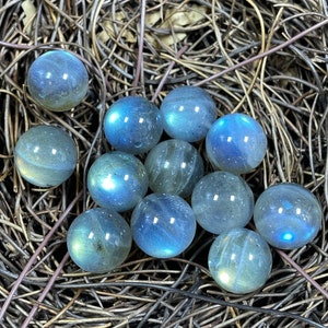 AAA Natural labradorite gemstone round bead. 12mm round bead . Gorgeous natural rainbow flash on . Excellent quality labradorite loose bead