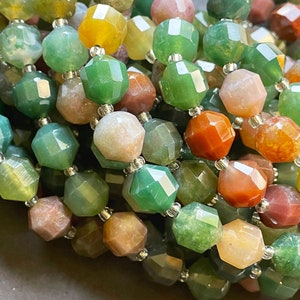 Schöne natürliche indische Jade Steinperle. Facettierte 6 mm 8 mm Diamantschliff Form. Schöne natürliche grün orange multi color Indiren Jade Perle