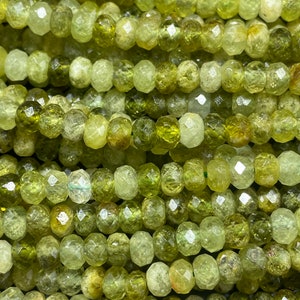 Perlina di pietra preziosa di granato verde naturale AAA. Forma rotonda da 3 x 5 mm. Bellissima perlina di pietra preziosa di granato verde oliva naturale. Alta qualità