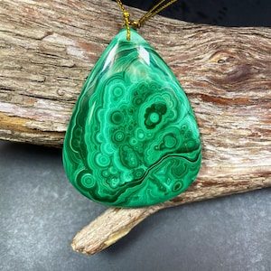 AAA super Nice malachite gemstone pendant. 53x75mm teardrop Shape. Gorgeous natural green color malachite pendant. Real nice quality!
