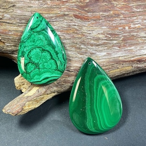 AAA natural malachite gemstone pendant. 30x47mm teardrop Shape. Gorgeous handmade natural green malachite pendant .Super nice quality !