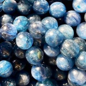 AAA Natuurlijk kyaniet. 4 mm 6 mm 8 mm 10 mm 12 mm ronde kyanietkraal. Natuurlijke kyanietblauwe kleur edelsteen. geweldige kwaliteit kyaniet 15,5&quot;