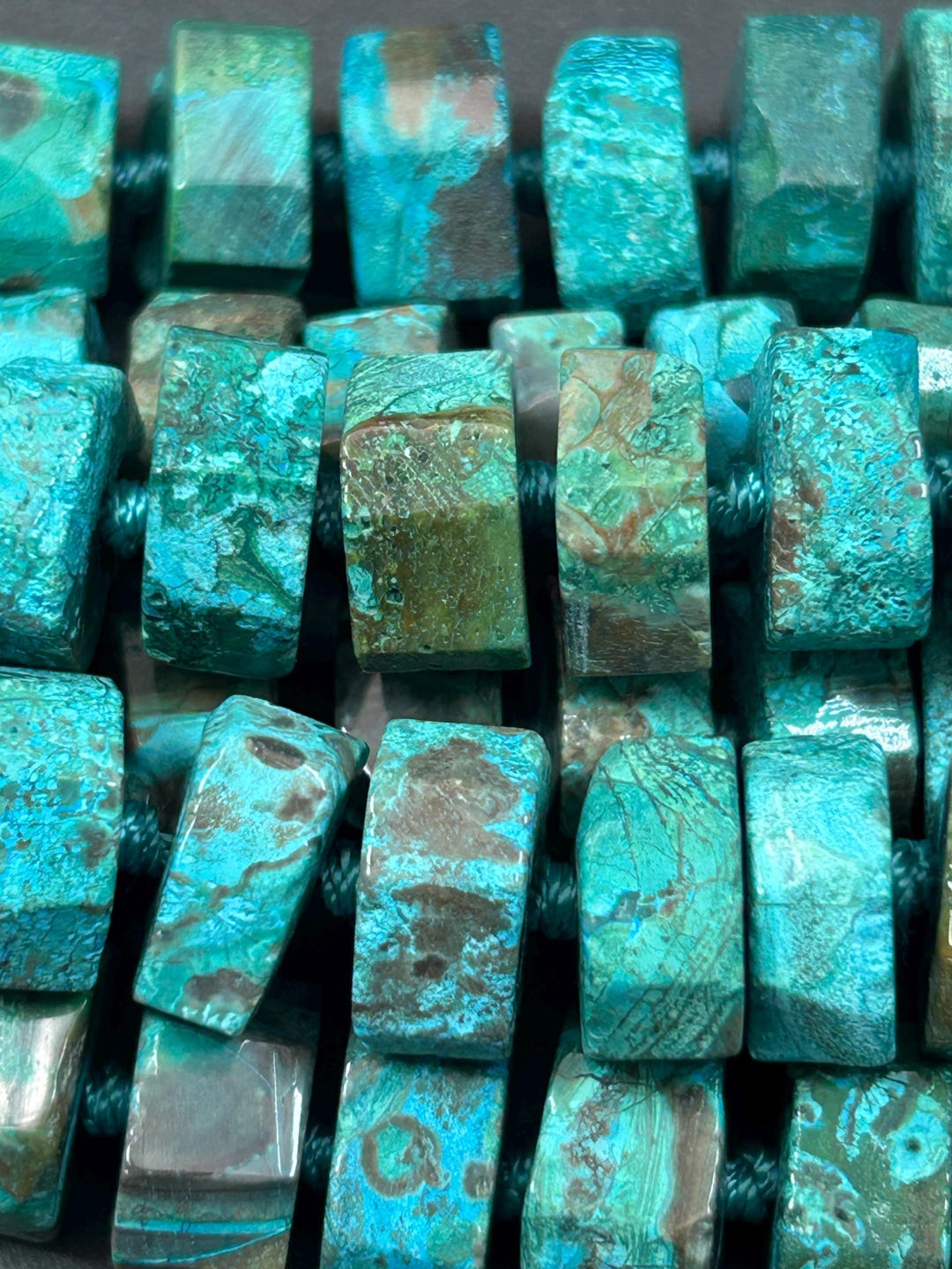 美しい天然のオーシャンジャスパー。ファセットカットされた14 x 8 mm