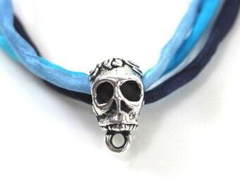 Anse TierraCast tête de mort à grand trou, trou 6 mm, étain sans plomb plaqué argent fin et vieilli