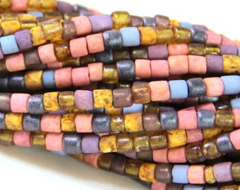 6/0 Åldersrosa Medley Bugle Tube Mix Pärlor, Boho Rocaille Pärlor, 4 - 4,5 mm. Rocaille Pärlor, Matt och Glansig Picasso Finish, Preciosa Tjeckiska Pärlor