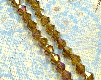 Cuentas Bicone, Miel con acabado AB, 4 mm, Cuentas Bicone de Cristal, 4 mm, Cuentas Decorativas, Cuentas Espaciadoras, Cuentas Verdes, Cuentas Checas, 43 Piezas