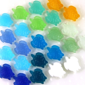 Perline pendenti a forma di tartaruga marina, con finitura in vetro marino satinato opaco, 23 x 18 mm, COLORI A SCELTA, 2 pezzi