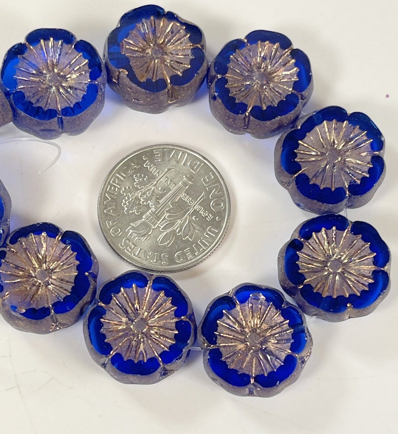Hawaiian Flower Beads, Sapphire Blue w/Bronze and Etched Finish, Flower Beads, Czech Glass Beads, 14 mm,. 10 Pieces image 4