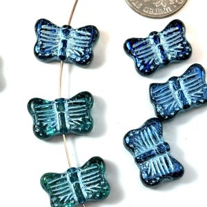 Schmetterlingsperlen, 16 x 11 mm, Tiffany-Grün mit AB-Finish und blauer Waschung, 6 Stück, tschechische Perlen