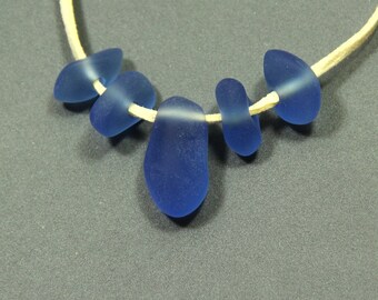Large Hole Nugget Set mit Fokalperle, Seeglas, Royal Blau, 5 Stück