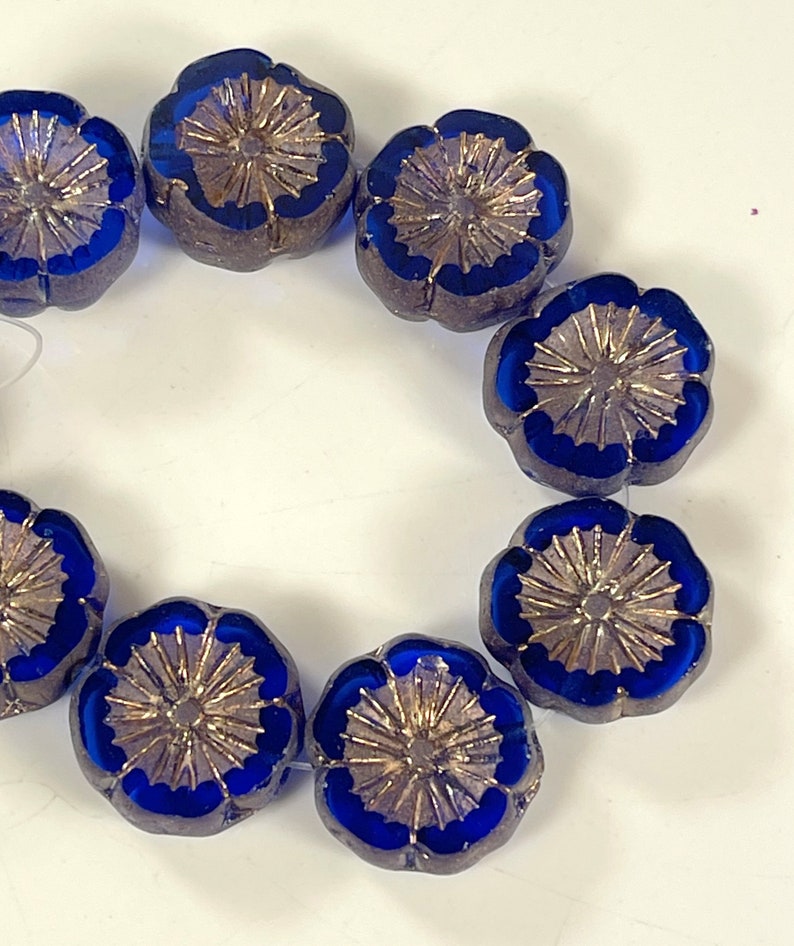 Hawaiian Flower Beads, Sapphire Blue w/Bronze and Etched Finish, Flower Beads, Czech Glass Beads, 14 mm,. 10 Pieces image 7