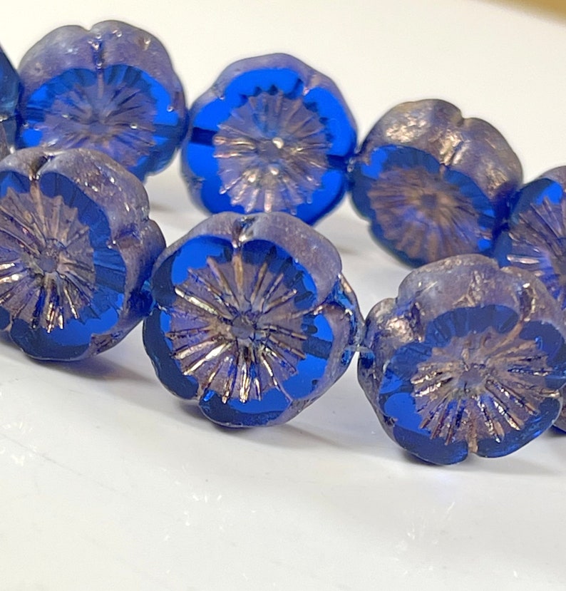 Hawaiian Flower Beads, Sapphire Blue w/Bronze and Etched Finish, Flower Beads, Czech Glass Beads, 14 mm,. 10 Pieces image 6