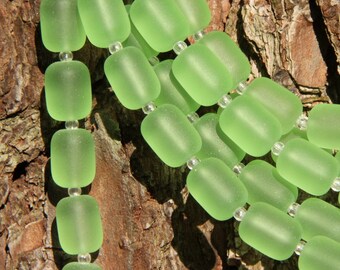 Grüne Peridot - Tonnenperlen: gefrostetes Seeglas (13 x 10 mm), 8 Stück
