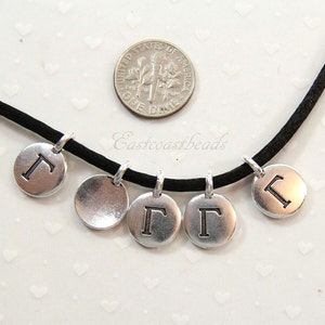 Encantos de letras griegas, GAMMA, Gotas TierraCast, Hallazgos de joyería, Peltre sin plomo chapado en plata fina antigua