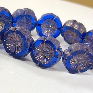 Hawaiian Flower Beads, Sapphire Blue w/Bronze and Etched Finish, Flower Beads, Czech Glass Beads, 14 mm,. 10 Pieces image 5