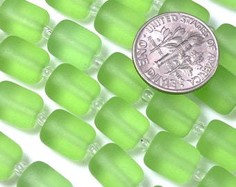 Fassperlen, peridot grün, mittlere Größe (10 x 8 mm), gefrostete Perlen, Seeglasperlen, Strandglasperlen, 10 Stück