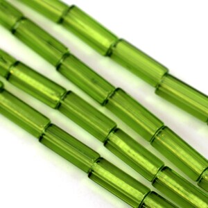 チューブビーズ、10 x 4 mm、オリビングリーン、長さドリル、アクセントビーズ、六角形、スペーサービーズ、25 個