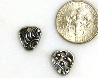 Small Jardin Tirangle Charms, TierraCast Charms, Dulce Vida Collection, Antiqued Pewter, Double Sided Charms, 4 Pieces